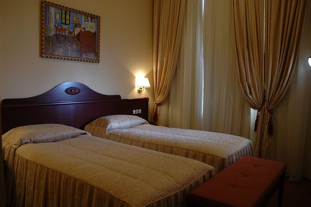 Aurora Premier Hotel Kharkov Luaran gambar